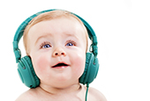 Детские аудиосказки: в чем их польза и как заинтересовать ими ребенка